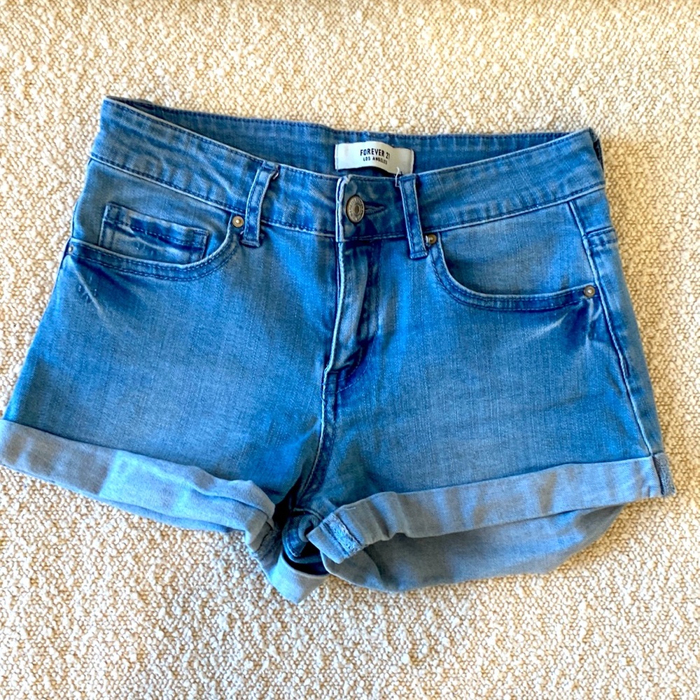 Denim jean shorts from Forever 21, soft and in amazing condition! Slightly used